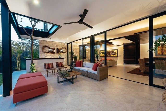 Merida House Provides an Intimate Place for a Family of Five 6