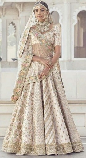 125 Best Wedding Lehengas... photos by sonusunariya | HappyShappy
