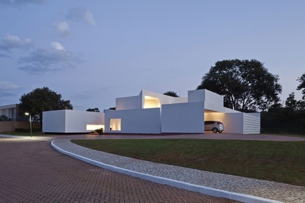 Migliari House by DOMO Arquitetos #modern #design #minimalism #minimal #leibal #minimalist