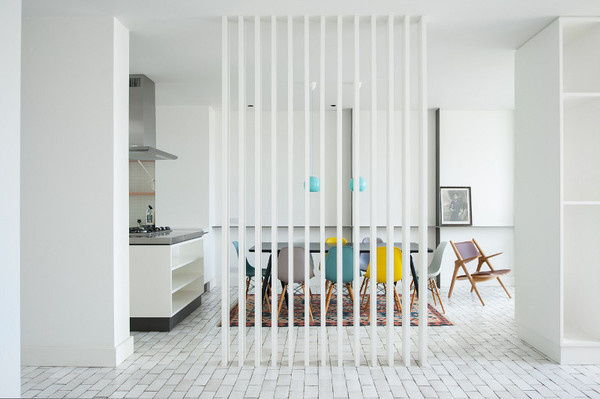 desire to inspire desiretoinspire.net #interiors #white #color #pop