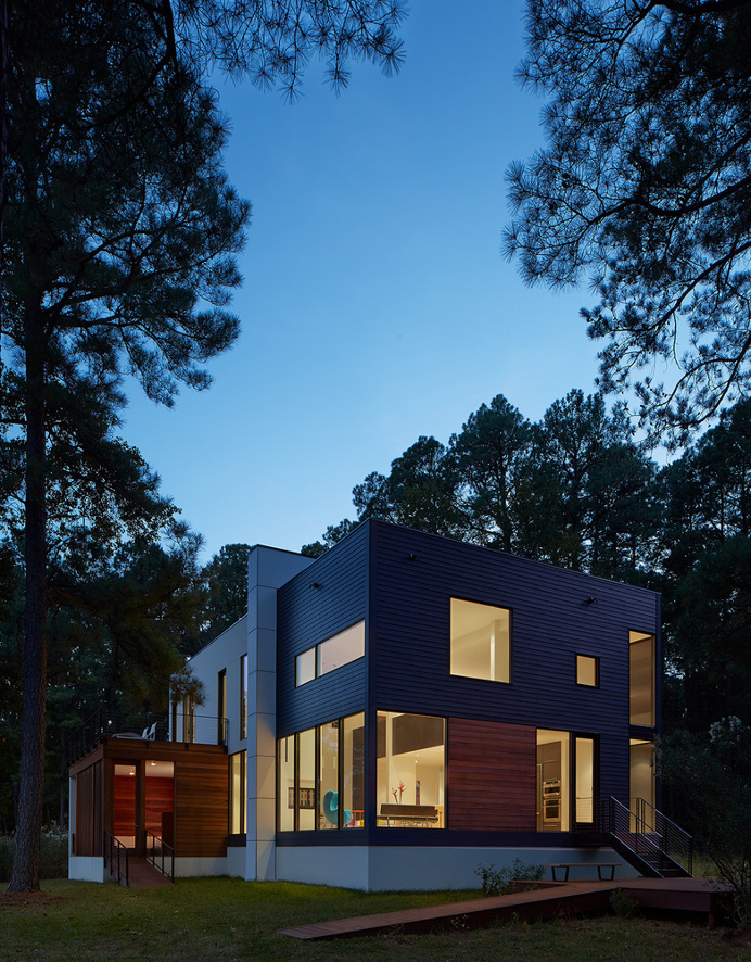 Solitude Creek House by Robert Gurney Architect