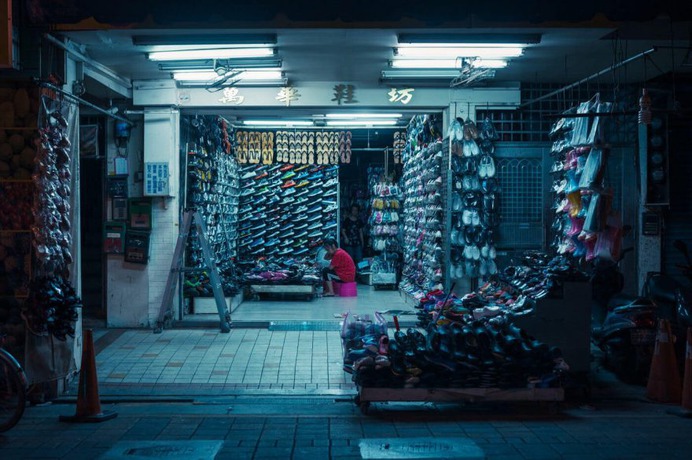 Atmospheric Street Photography by Alessandro Zanoni