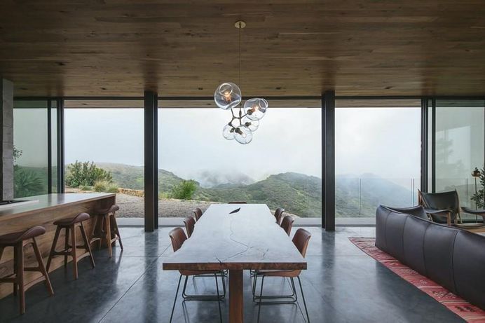 Off-Grid Guest House in California with Sliding Glass Facade and Green Roof 5