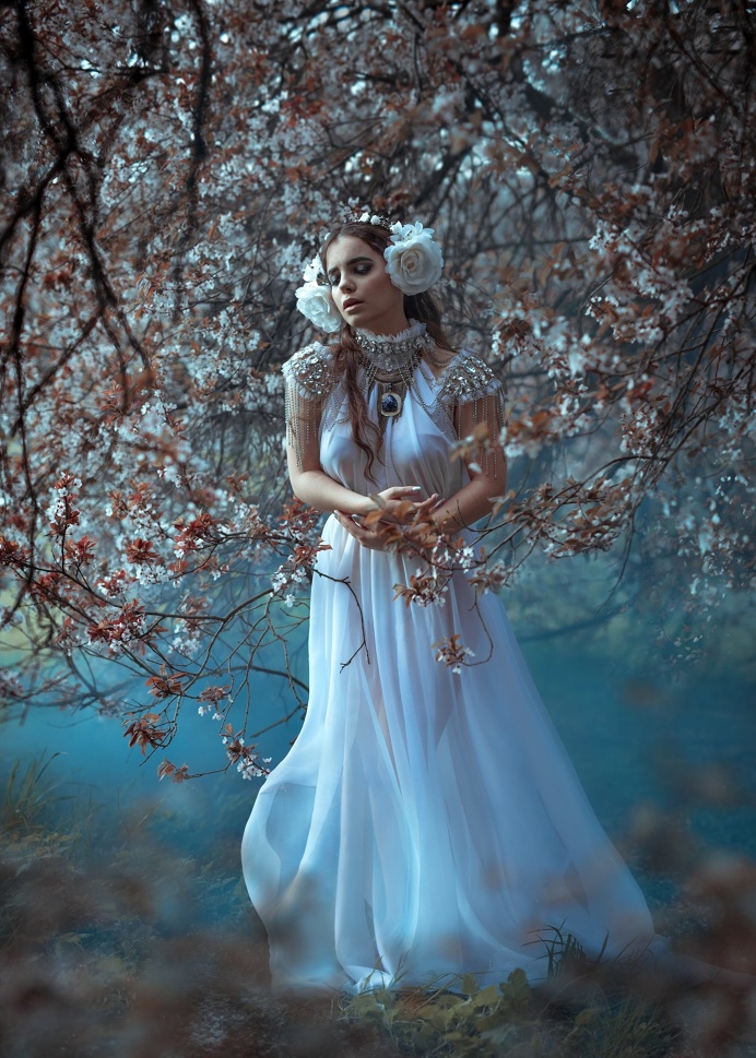 Conceptual and Fine Art Portrait Photography by Isabelle Hanneuse