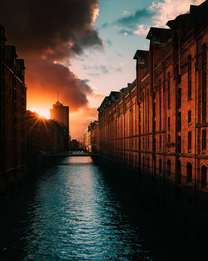 Breathtaking Street Photos of Hamburg by Boris and Sandro Erceg