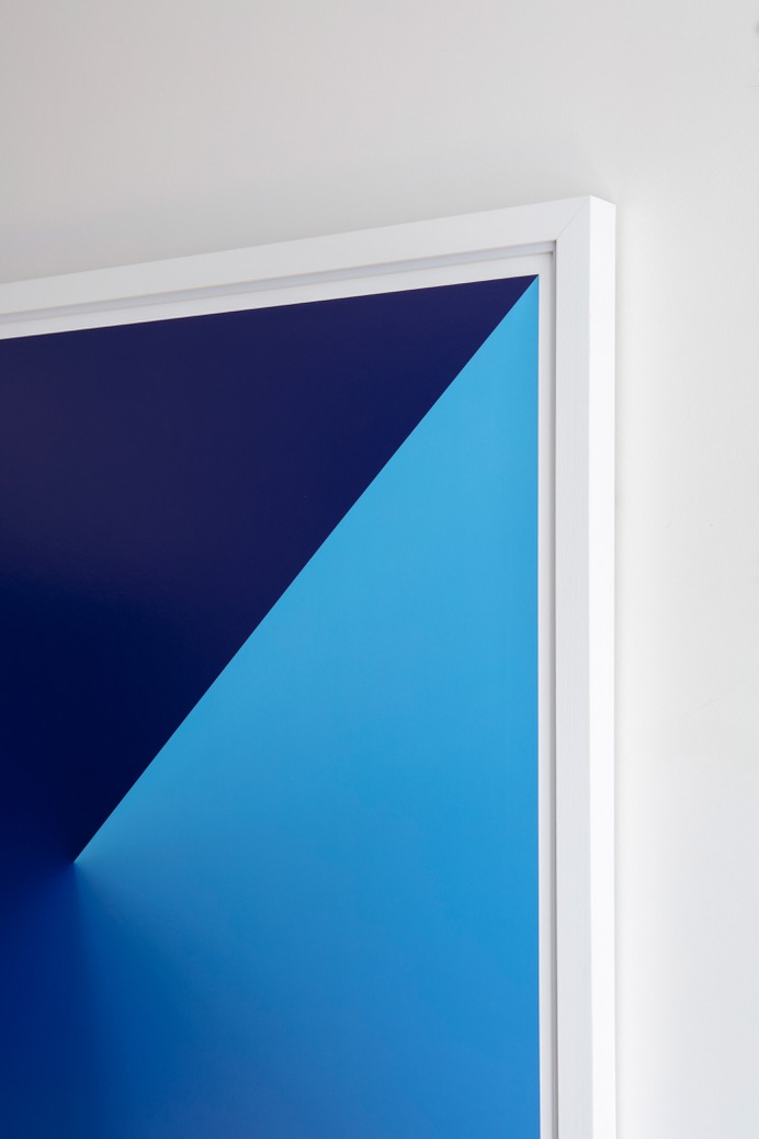 Ethereal

100x100 cm
Archival Pigment Print 
Editions of 5