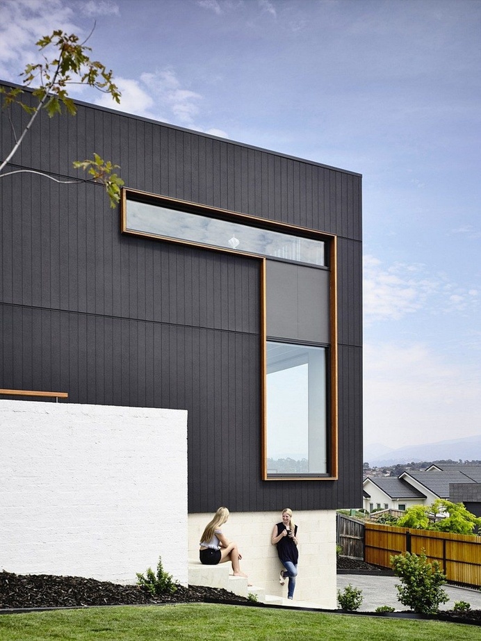 Horse Shoe House by Preston Lane 8