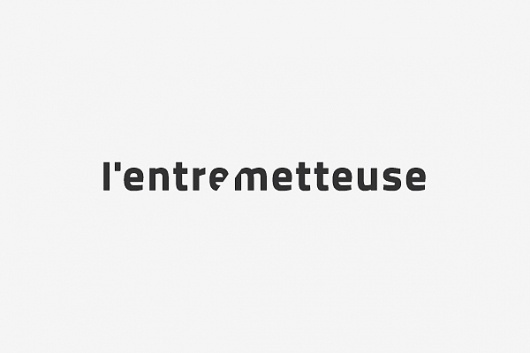 L'Entremetteuse #logo #design #identity