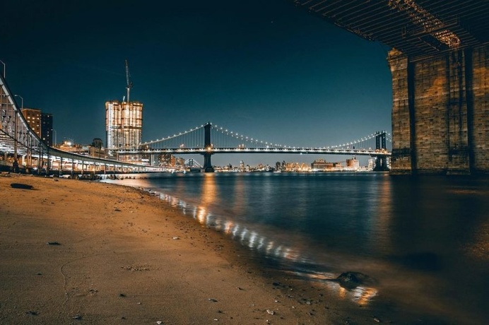 Vibrant Street Photographs of New York City by Henry Kornaros