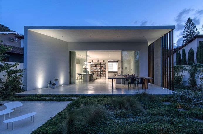 Lattice Patterns Give an Airiness to Pavilion House - InteriorZine