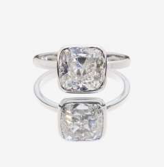 SOLITAIRE RING ADORNED WITH A DIAMOND IN CUSHION CUT