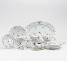 Meissen, Large Dining Service, Scattered Flowers #porcelain