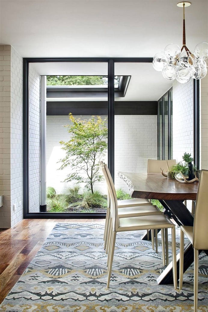 Three-Courts House in Austin / A Parallel Architecture