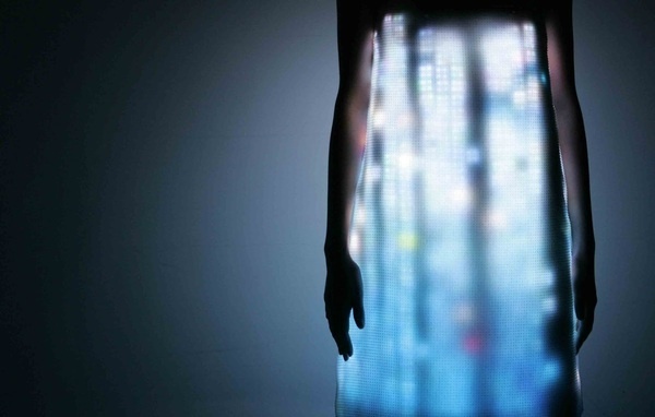 040408110411_hussein chalayan 455x290.jpg (1600×1020) #fashion #projection #chalayan #hussein