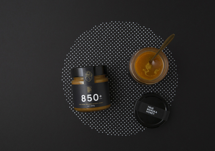 True Honey Company Branding Packaging New Zealand Marx Design inspiration mindsparkle mag designblog www.mindsparklemag.com black bee packag