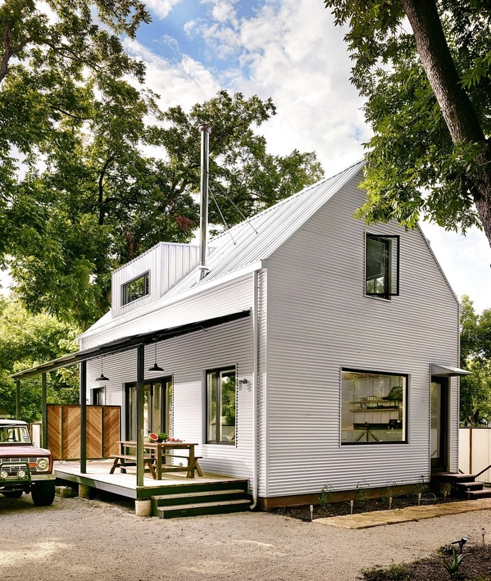 Wall House – a Modern Farmhouse with Energy-Efficient Design