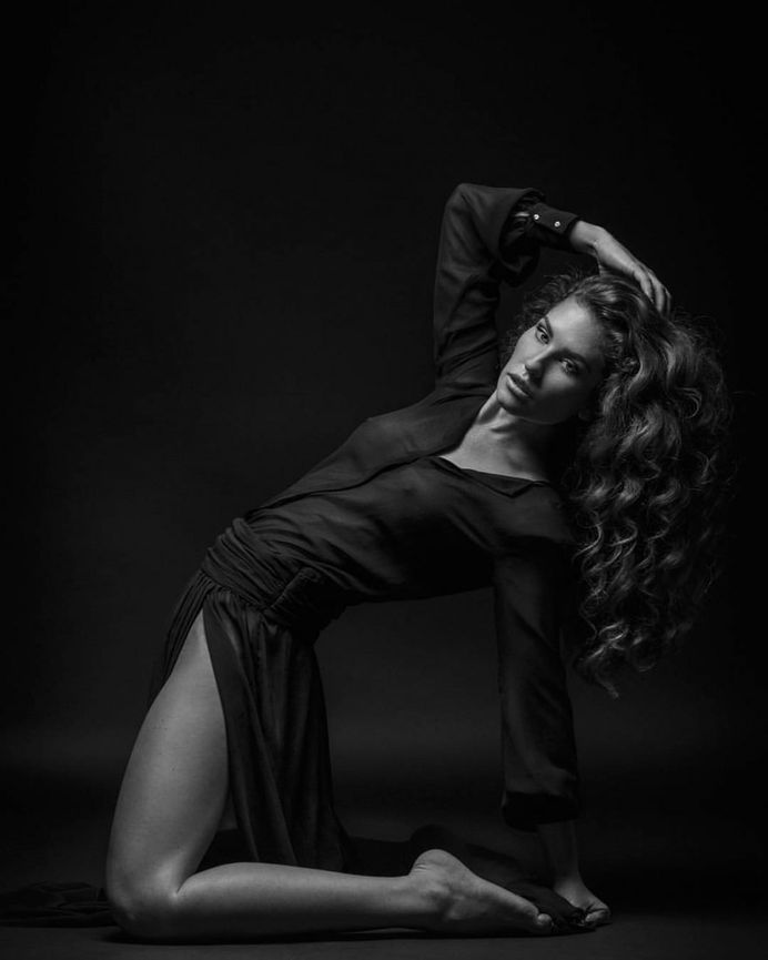 Glorious Female Portrait Photography by Mindaugas Navickas