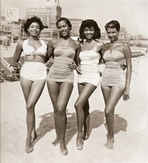 BLACK REPUBLIC • VINTAGE #5 - Group of black women at the beach...