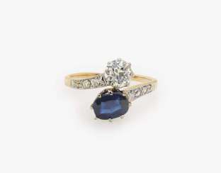 VIS A VIS RING DECORATED WITH DIAMONDS AND A SAPPHIRE