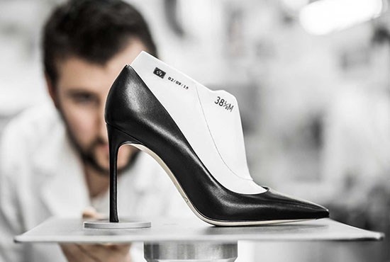 Savoir-faire: The Making of 'Dioressence' shoes. #Dioressence #love #photooftheday #beautiful #fashion