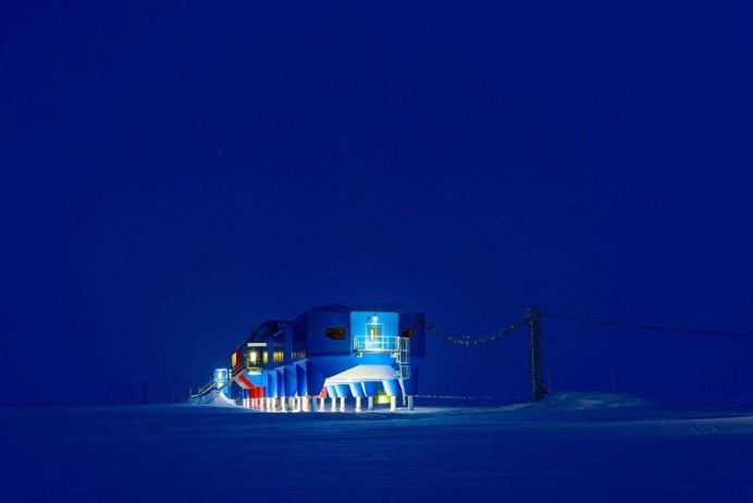Antarctica 366: Michal Krzysztofowicz Documented His Year in Antarctica