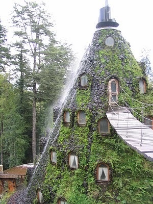 paradis express: Hotel La Montaña Mágica. Huilo Huilo, Chile #chile #place #nature #volcano #hotel #forest #green
