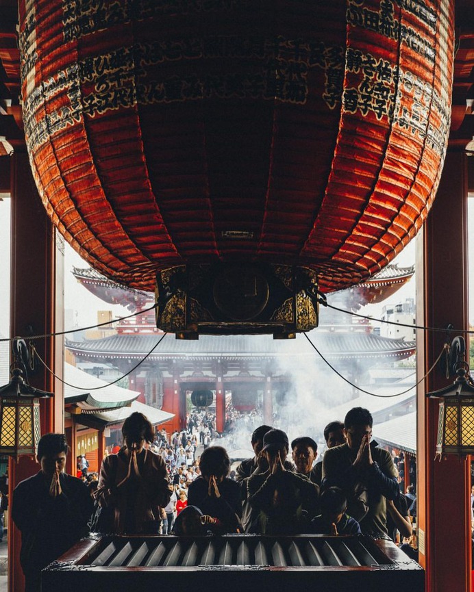 Stunning and Cinematic Street Photography in Japan by Hiro Goto
