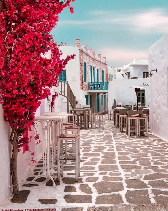 Stunning Street Photography in Greece by Christina Touloumtzidou