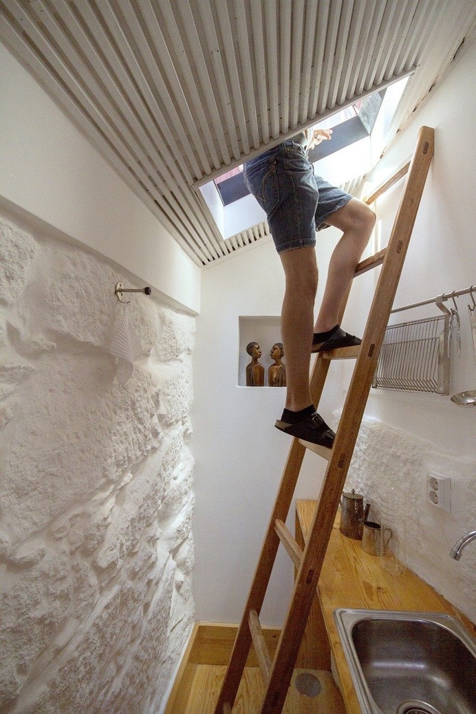 Rehabilitation of a Small Historic House in Porto, Portugal 8