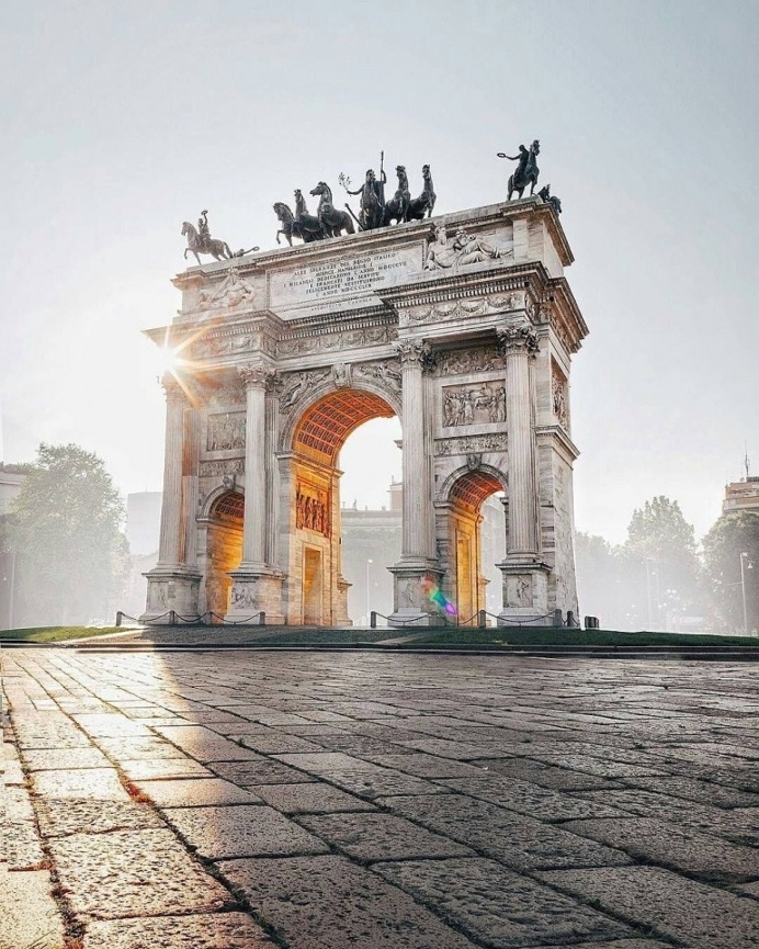 Milan, Italy 🇮🇹 by @brahmino