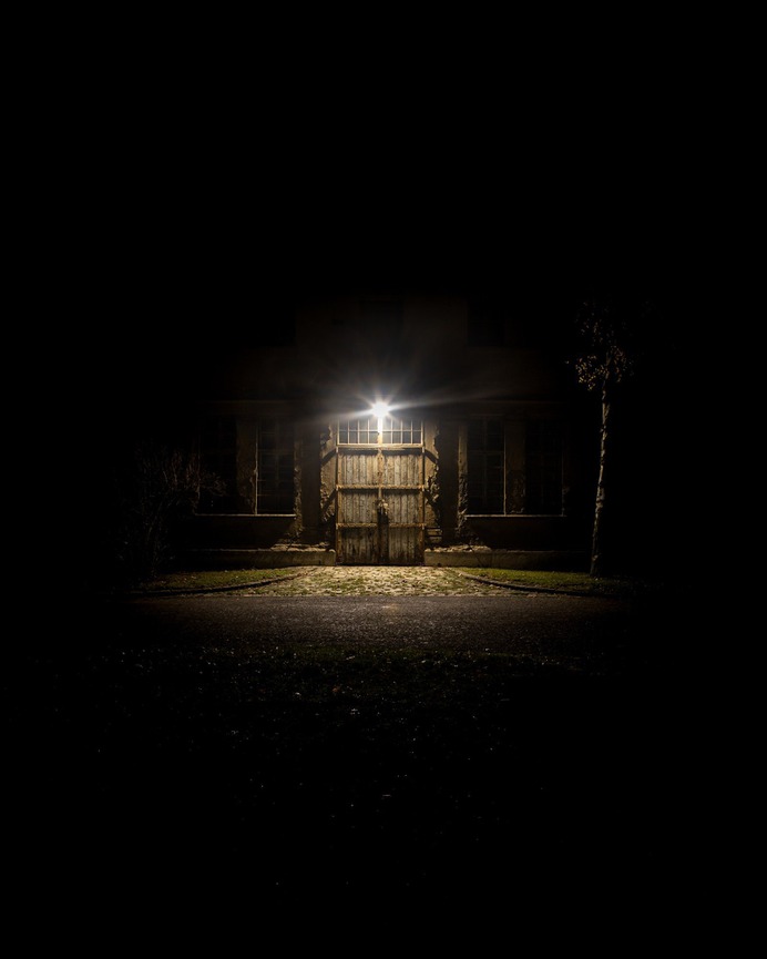 Night Architecture Light Black