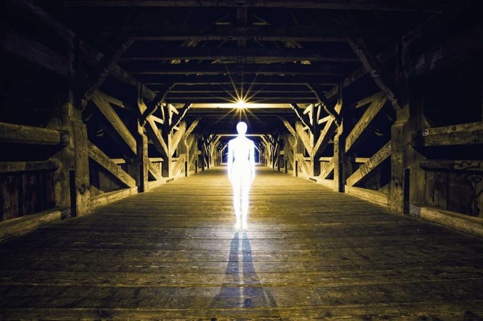Homolux: Severin Ettlin Emulates the Mystery of Light