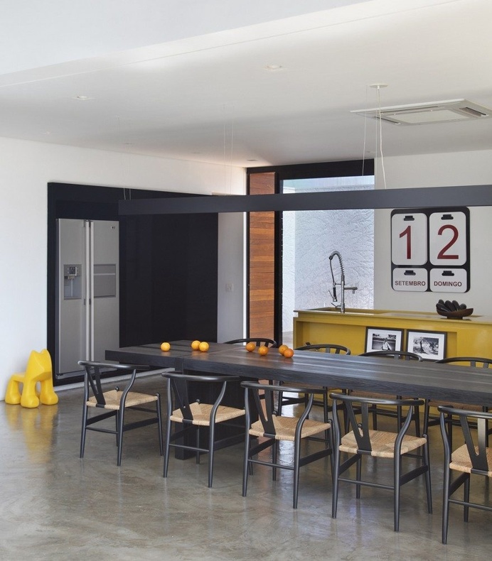 This Cubist House Connects the Expressiveness of Geometric Forms with the Beauty of the Eclectic Interiors 7