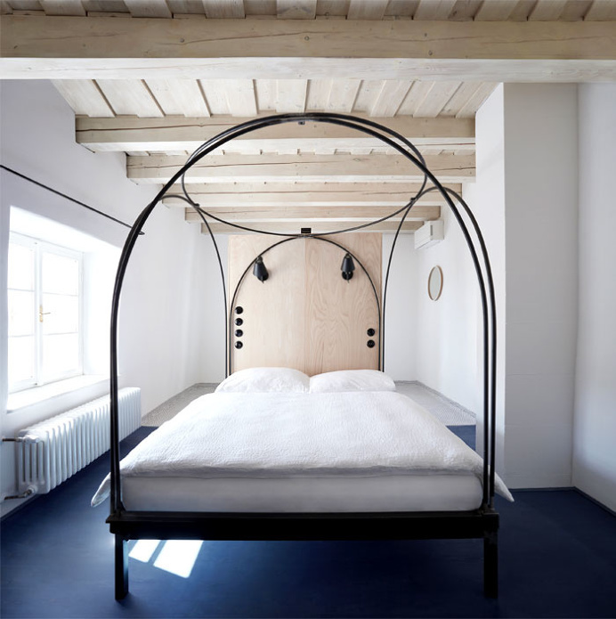 ORA Transform a 16th Century Residence into a Guesthouse - InteriorZine