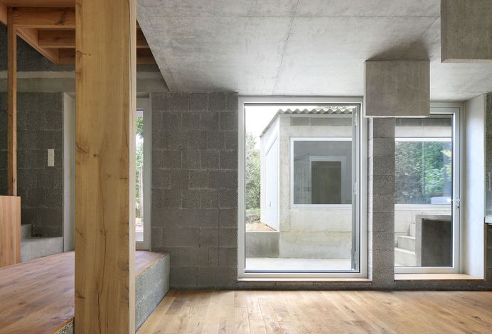 Haus Grau by AMUNT