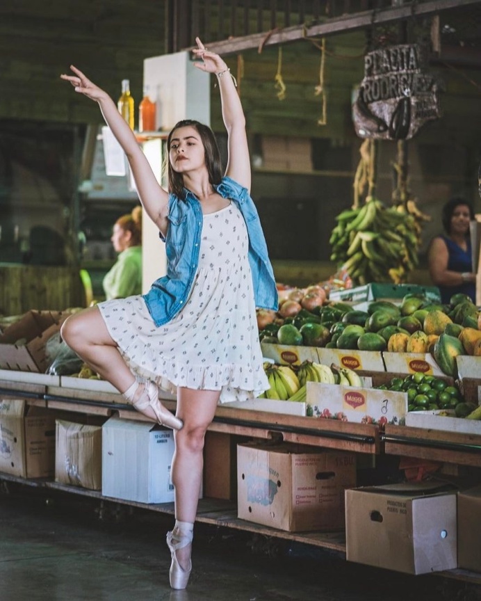 Coming Home: Omar Z. Robles Captures Ballet Dancers in the Streets of Puerto Rico