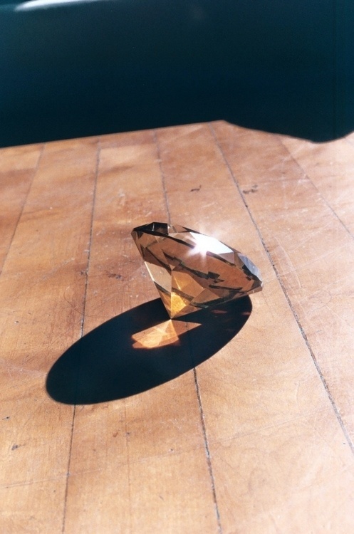 tumblr_lzkajdXnuq1qbznydo1_500.jpg 497×750 pixels #photo #diamond #light #shadow