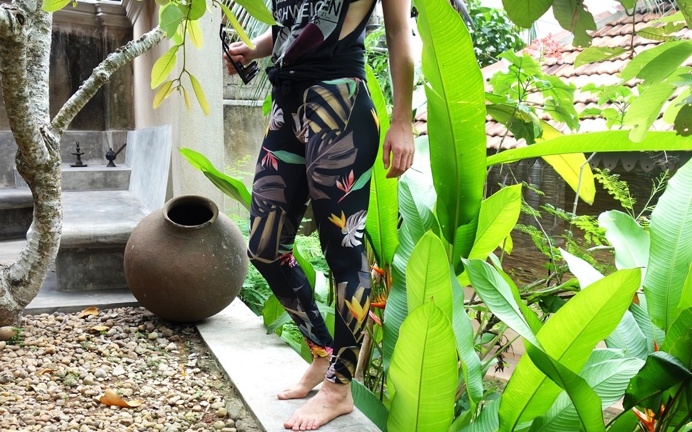 stunning dark tropical leggings by Nastya KFKS #casual #sport #yoga #surf #surfing #bali #srilanka #leggings #pattern #wild #fashion