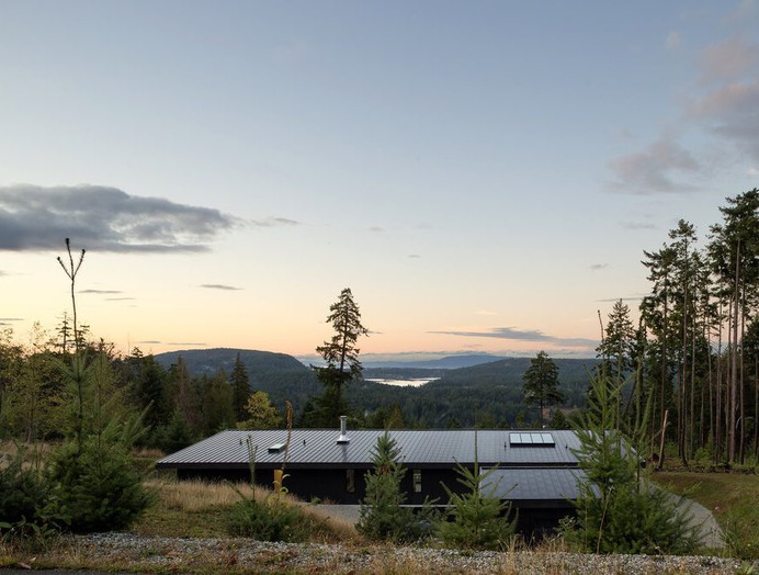 Salt Spring Island Cabin / Julian Carnrite Architect