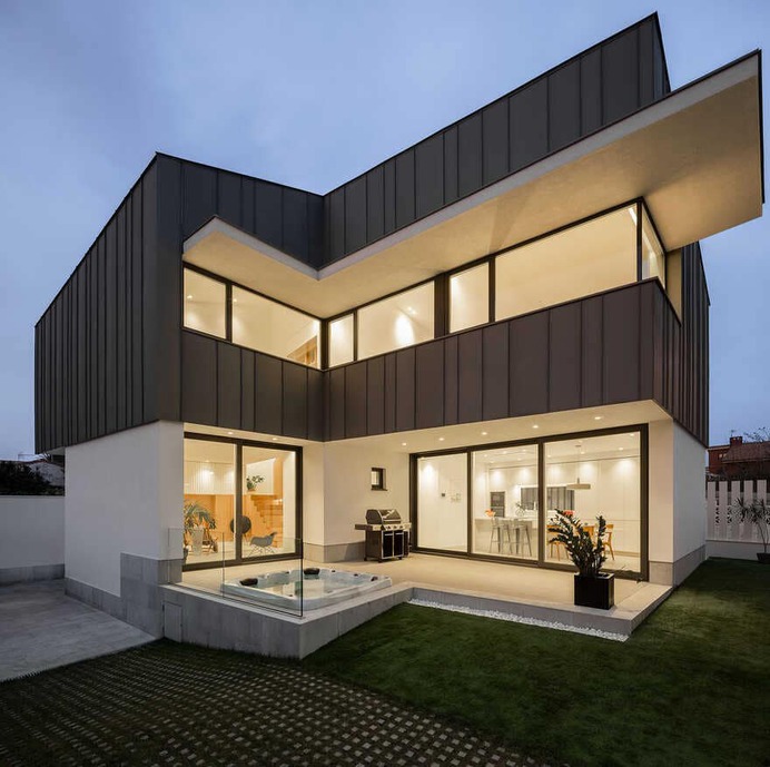 Madreselva House / David Olmos Arquitectos