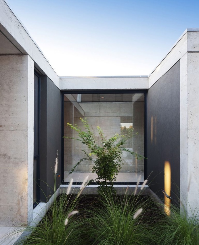 Casa E246 / Ezequiel Amado Cattaneo