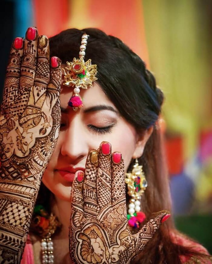 26 Handpicked Gota and Floral Maang Tikka Designs