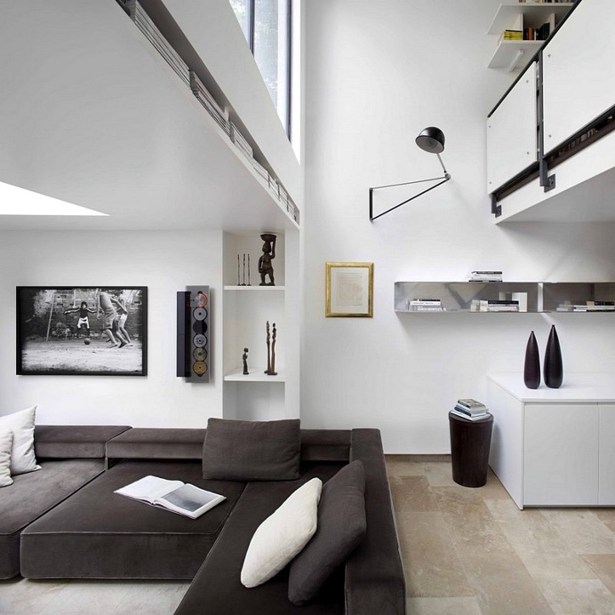 Extrarchitecture Renovates 1840s Brick Cottage in London