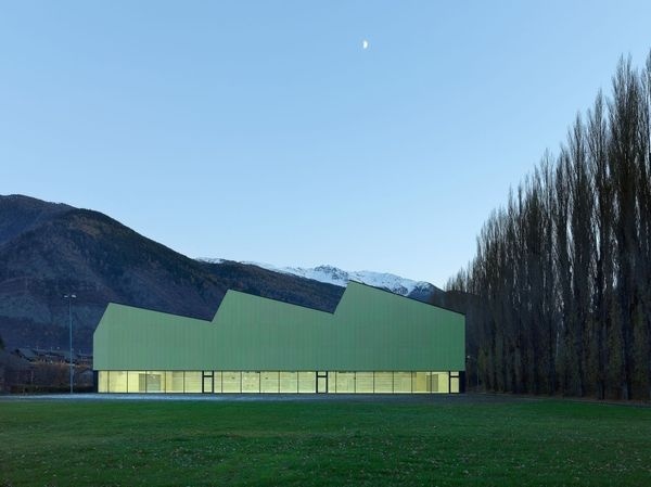 a f a s i a: Savioz Fabrizzi Architectes #structure #roofs #architecture #sawtooth #facades