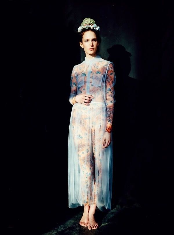 Scrollable Landscape #fashion #veil #flower