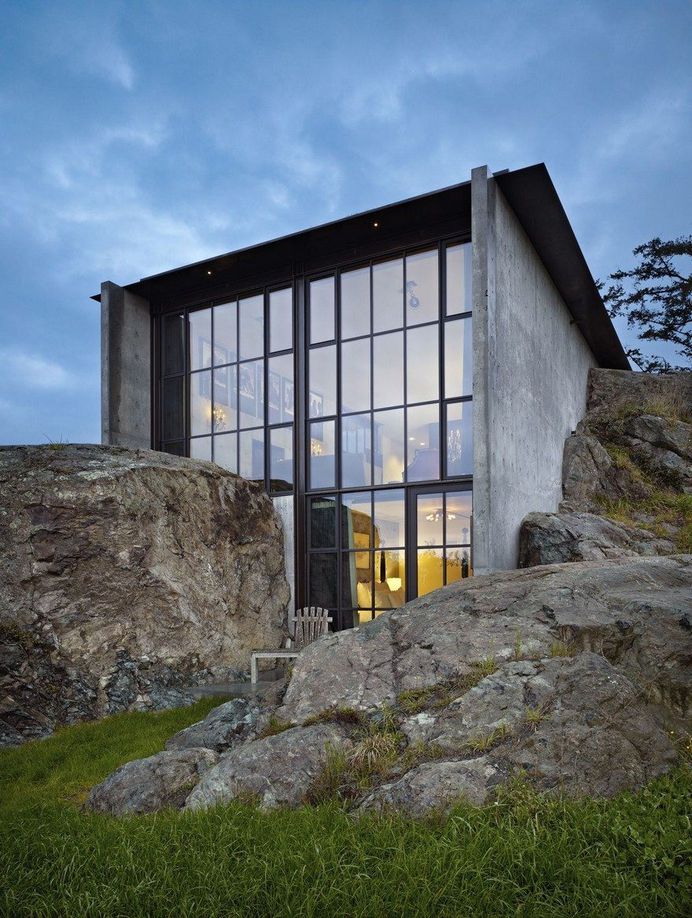 Refuge House Nestled into the Rock 22