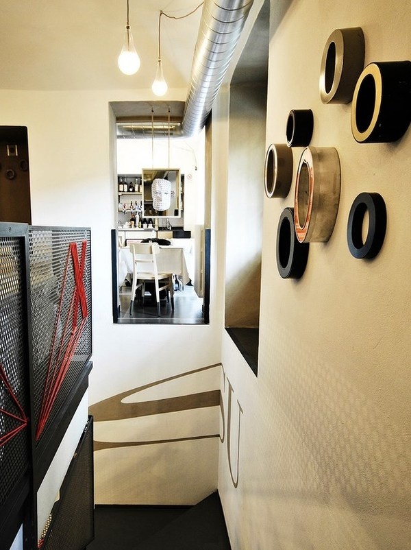 Artistic interior in pizzeria #artistic #pizzeria #decor #restaurant #art #pizza #decoration