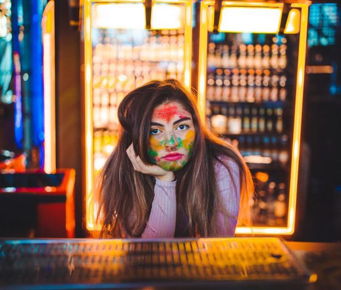 Colorful and Moody Lifestyle Portrait Photography by Ömer Çelik