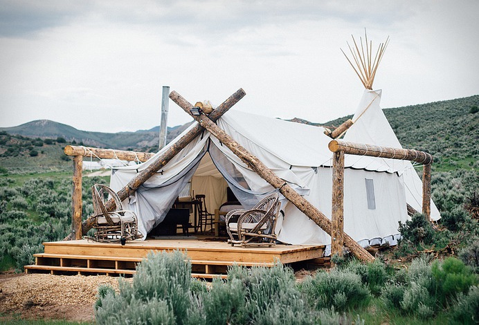 Outdoor tent