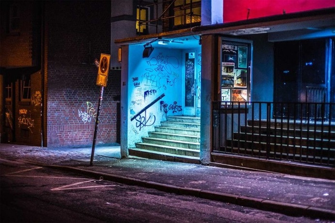 After hours in Hamburg: Vibrant Urban Photography by Mark Broyer